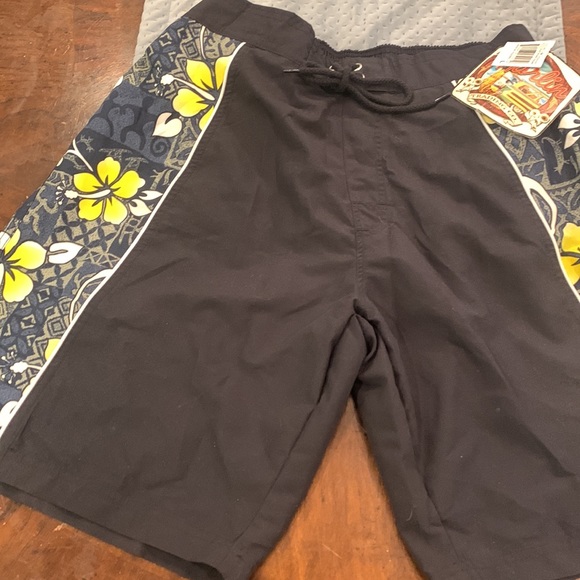 Board Shorts with Print Sides -Sz L - Picture 3 of 8